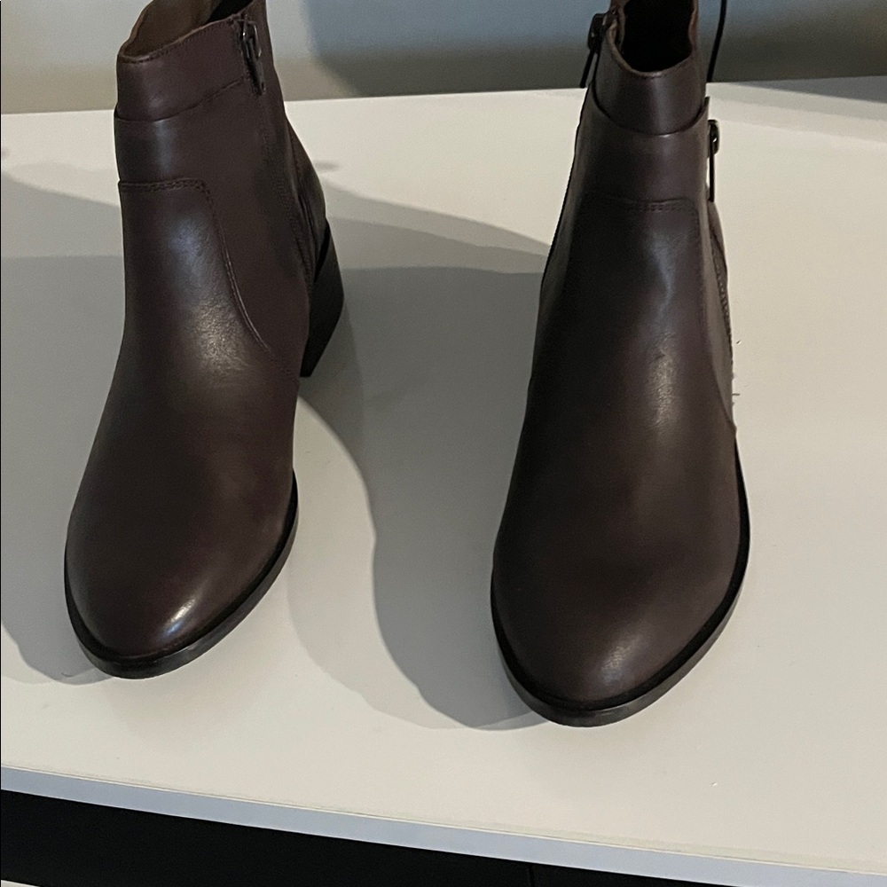 Crown Vintage Dark Brown  Women Ankle Booties New without‎ box Size 10 M